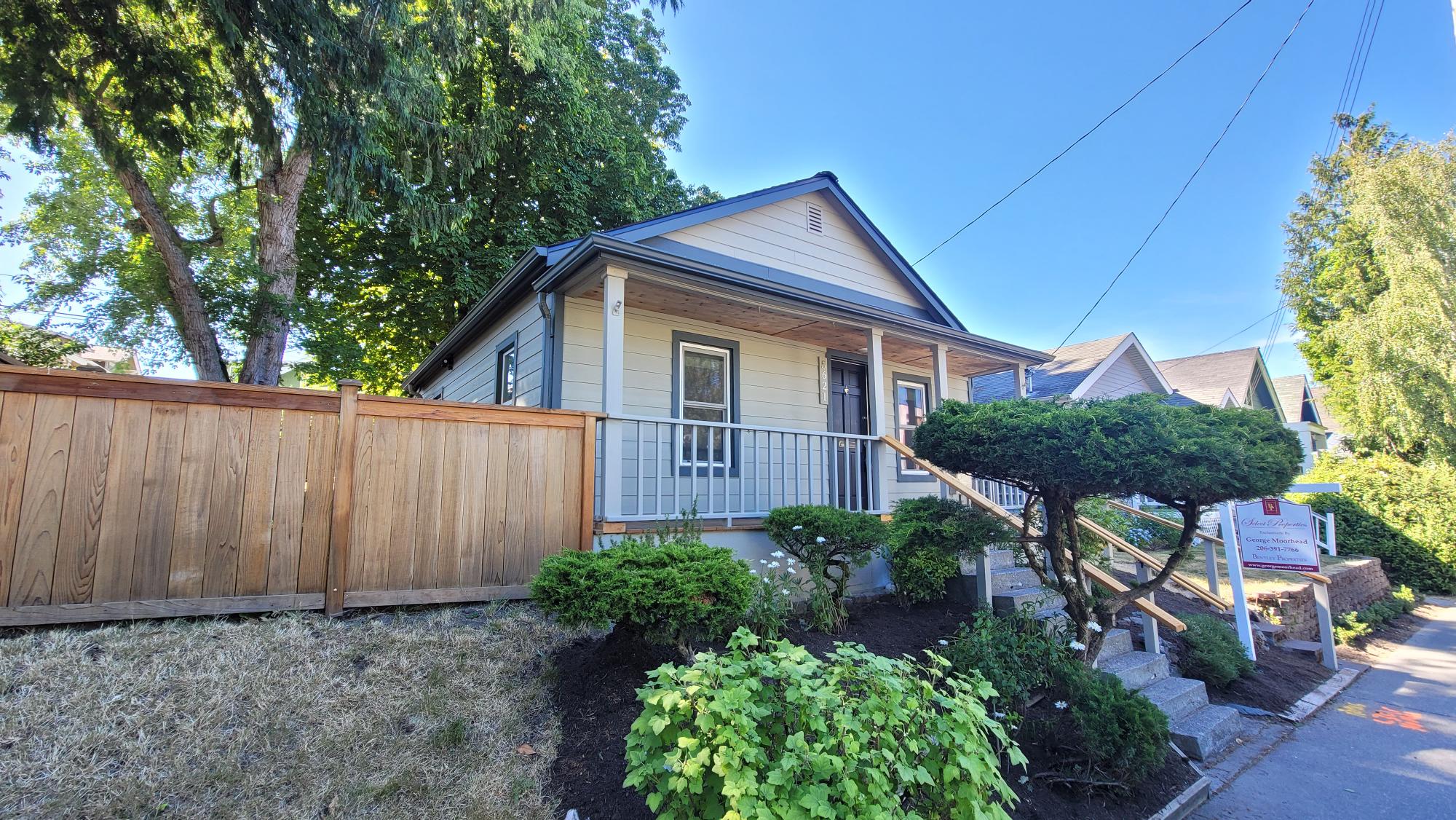 Property Photos at 5621 Brooklyn Ave NE, Seattle, WA 98105
