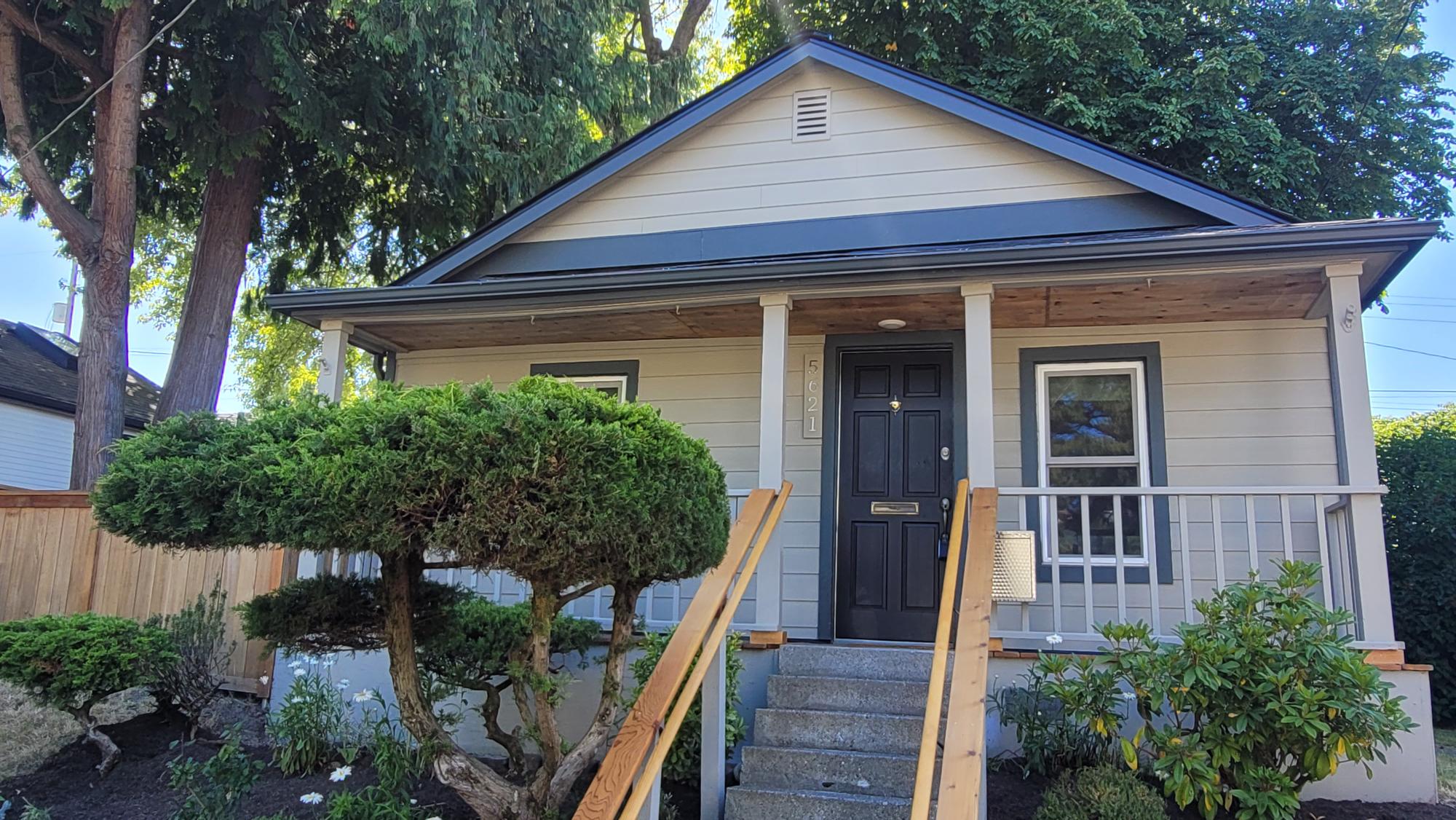 Property Photos at 5621 Brooklyn Ave NE, Seattle, WA 98105