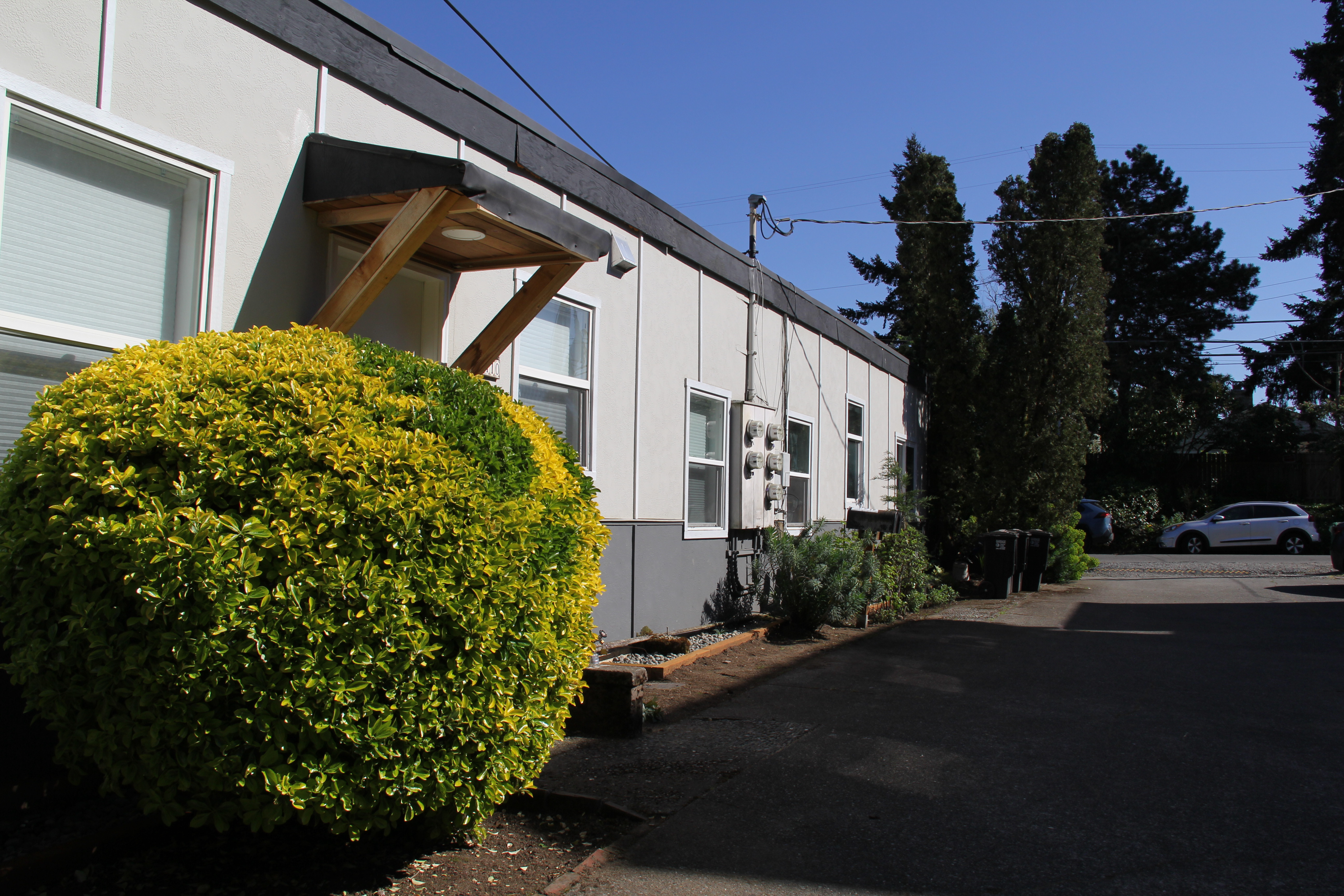 Property Photos in 2110-2116 NE 85th St, Seattle, WA 98115