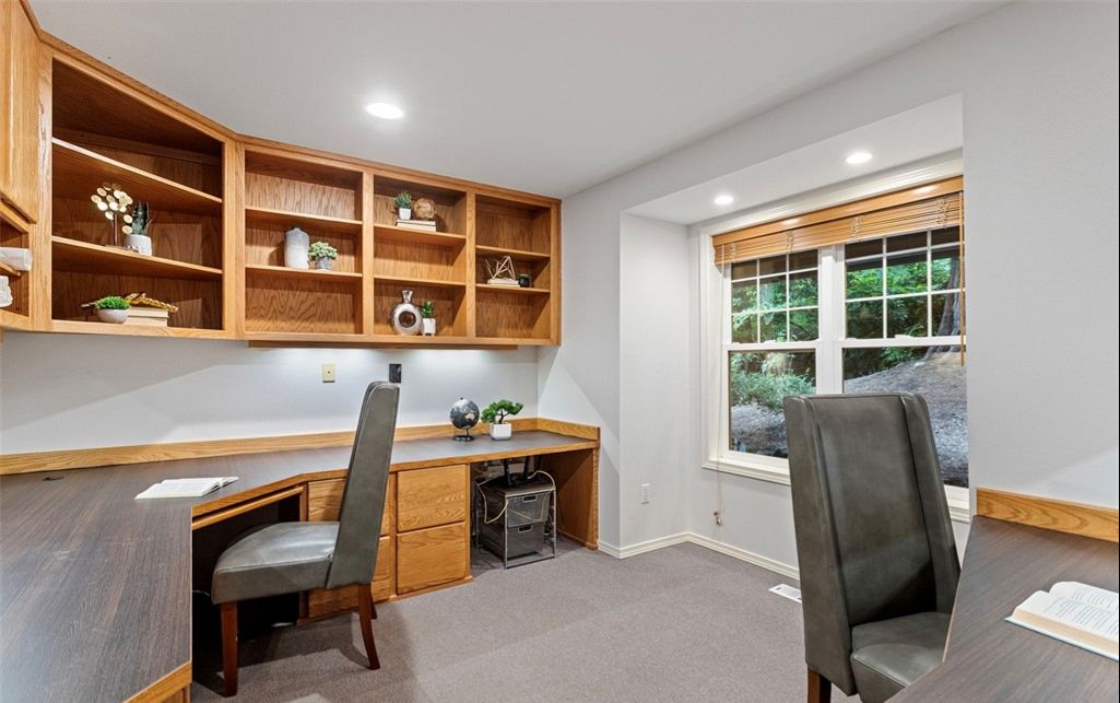 Office Room at 16430 266th Avenue SE Issaquah, WA 98027