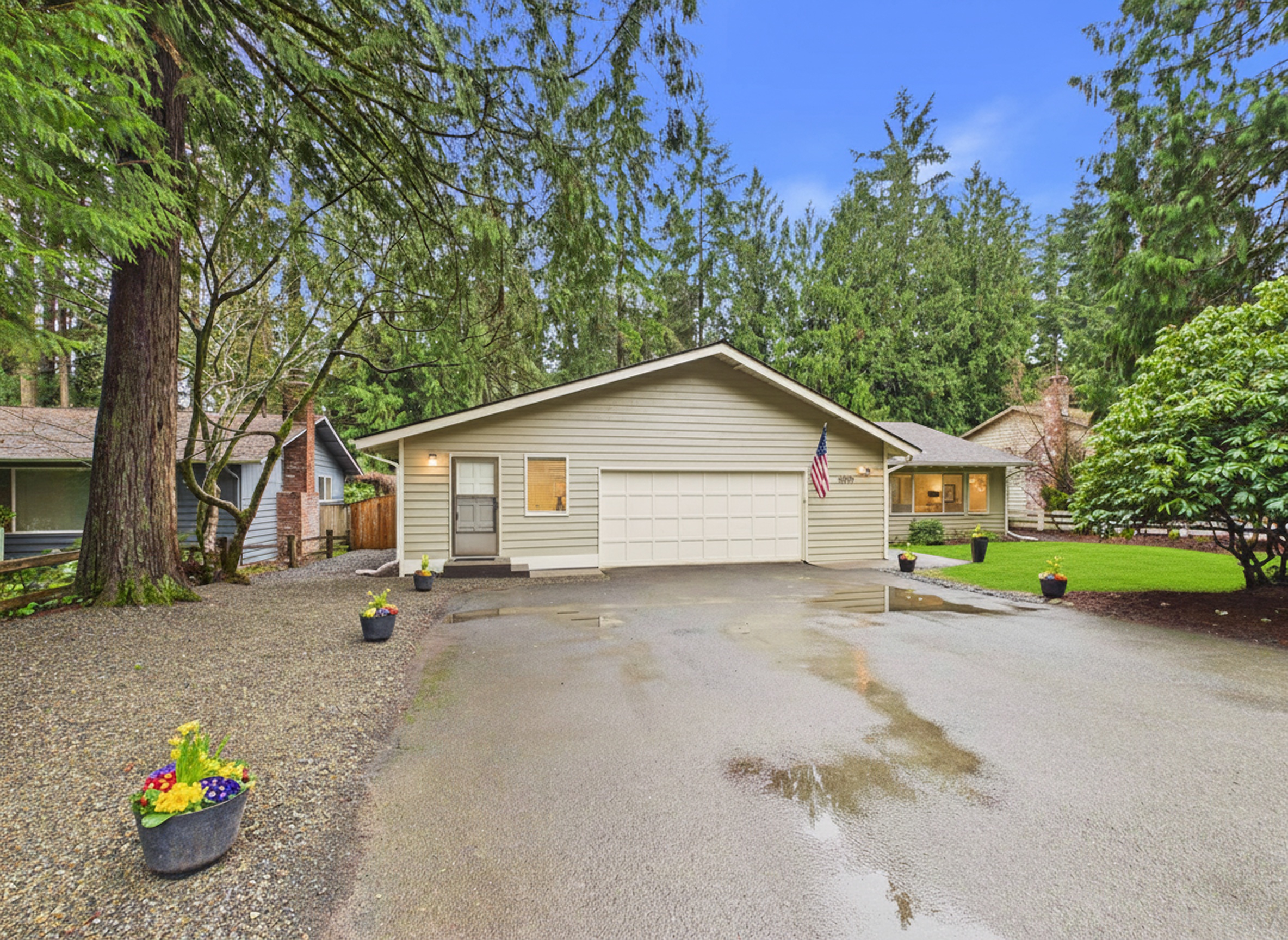 Garage at 18903 NE 165th St, Woodinville, WA 98072
