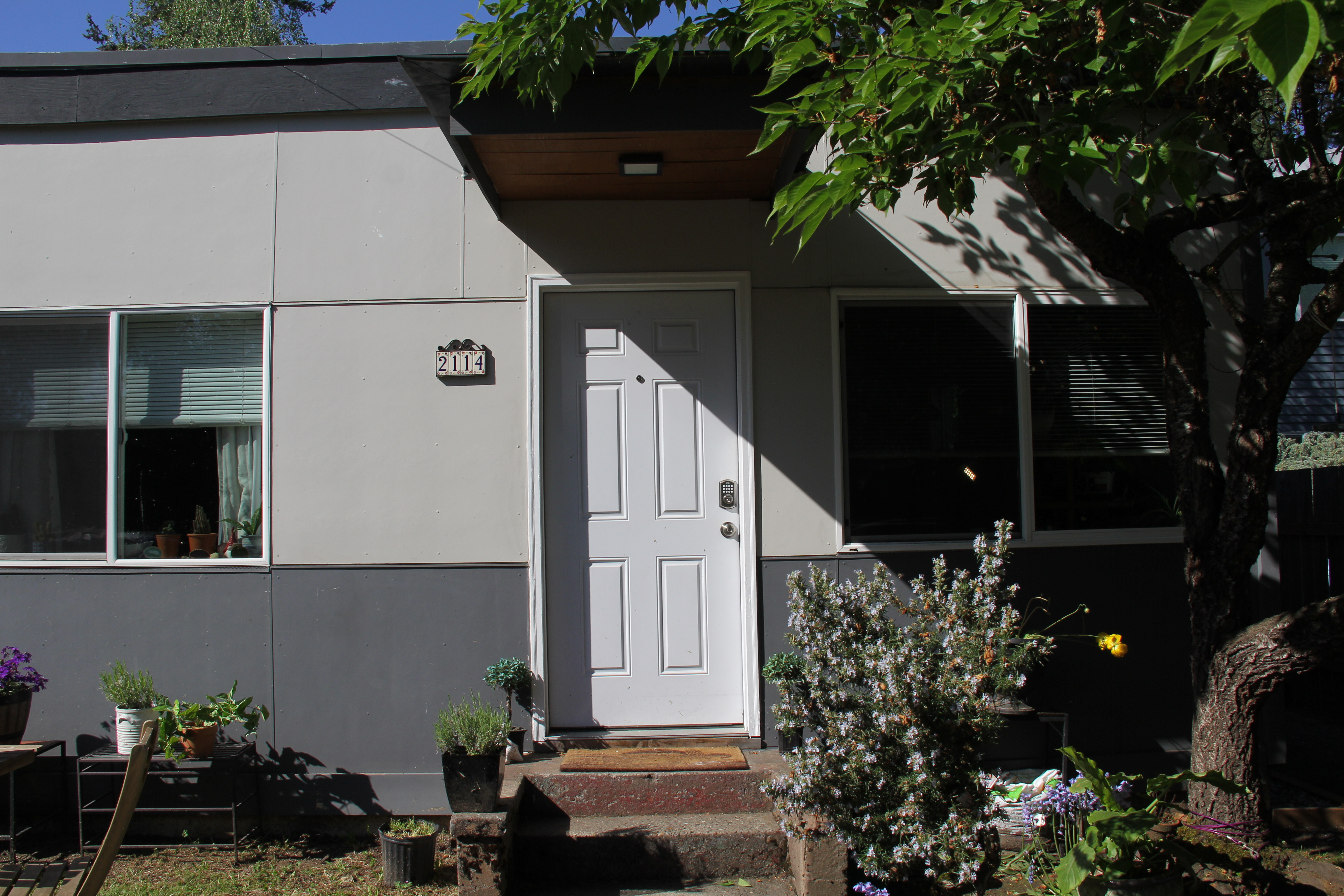 Property Photos in 2110-2116 NE 85th St, Seattle, WA 98115