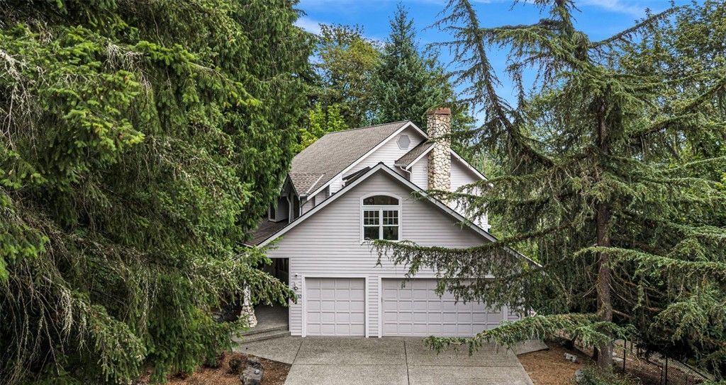 Property Photos at 16430 266th Avenue SE Issaquah, WA 98027