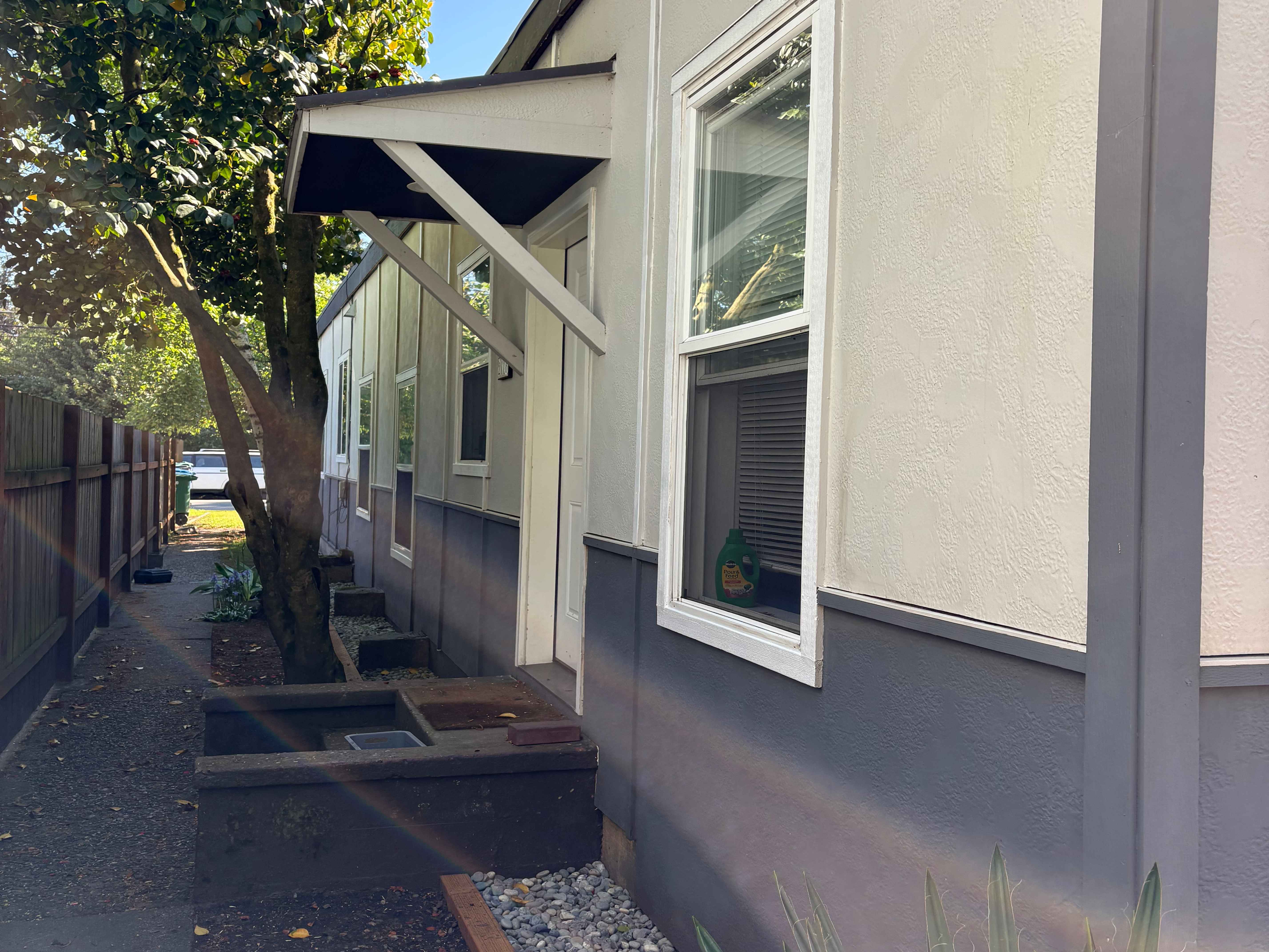 Property Photos in 2110-2116 NE 85th St, Seattle, WA 98115