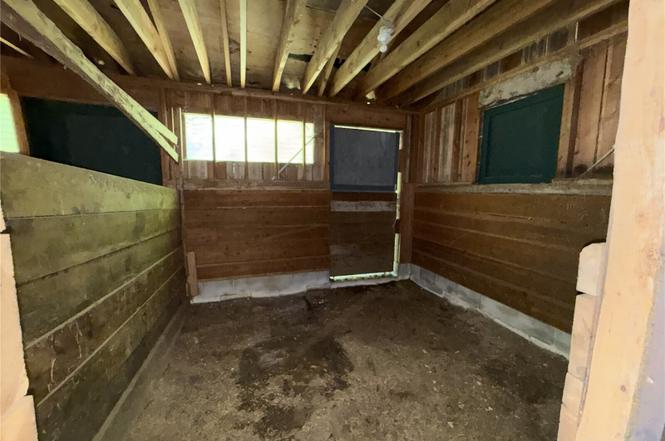 Barn and Huge Workshop at 2015 290th Ave Ne Carnation 98014