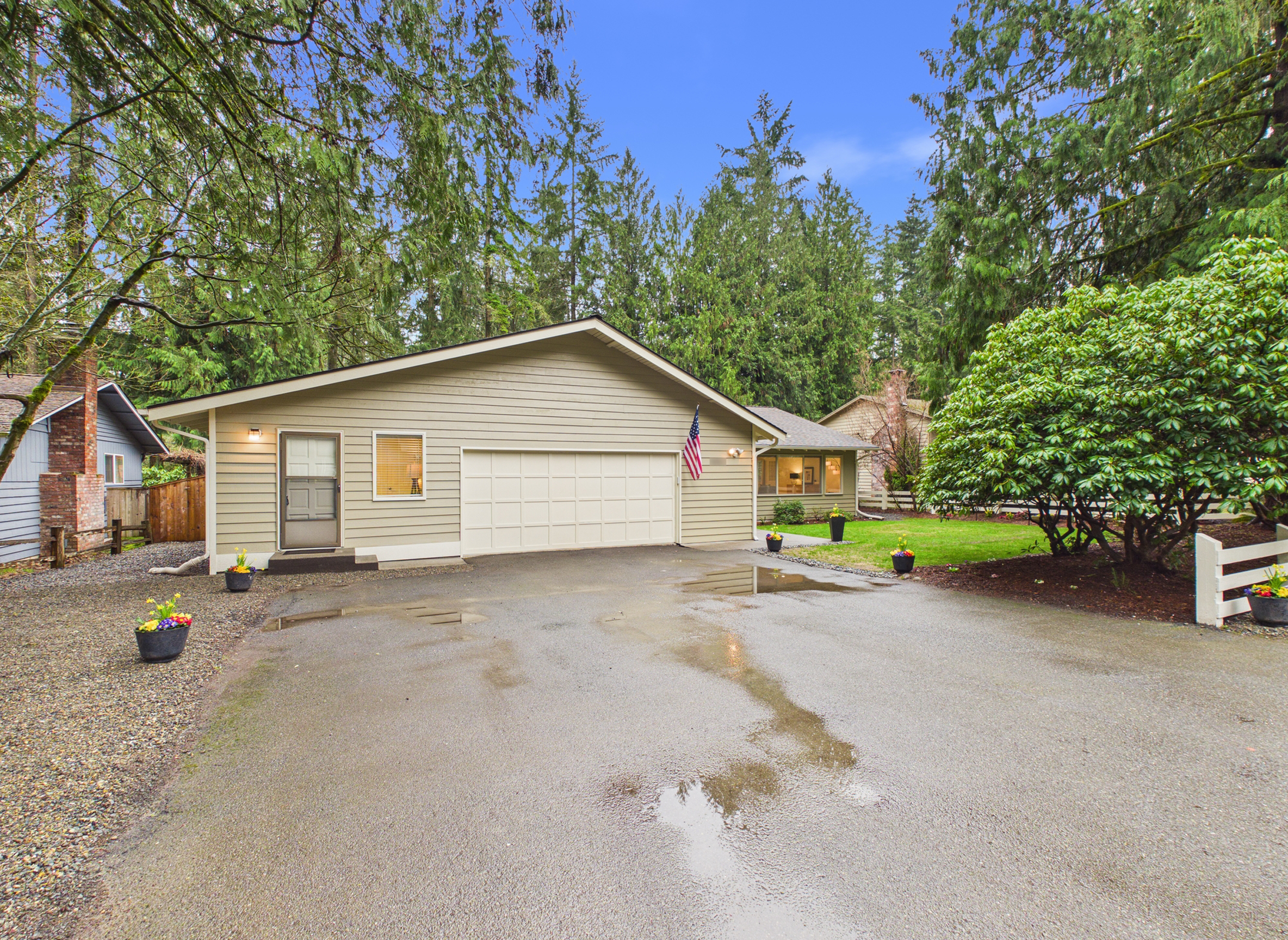 Garage at 18903 NE 165th St, Woodinville, WA 98072