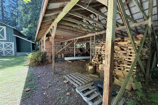Barn and Huge Workshop at 2015 290th Ave Ne Carnation 98014