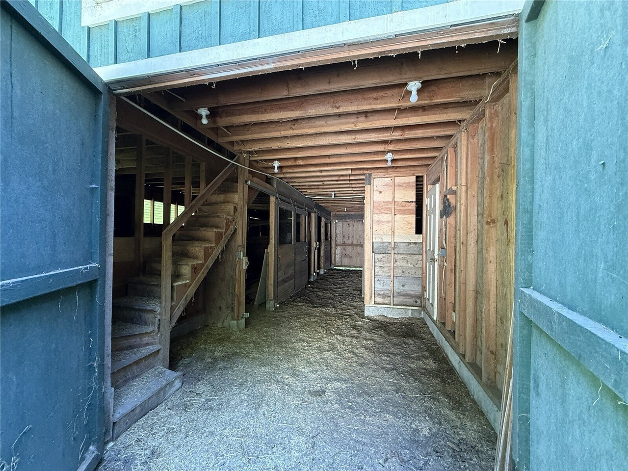 Barn and Huge Workshop at 2015 290th Ave Ne Carnation 98014