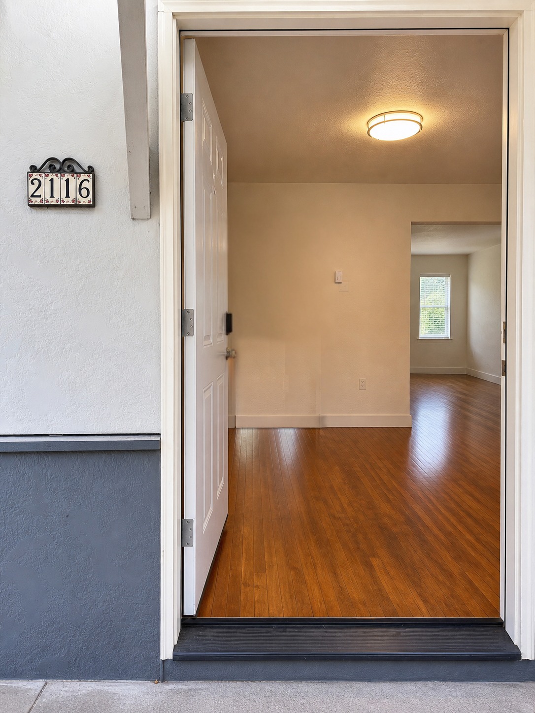 Entrance at 2110-2116 NE 85th St, Seattle, WA 98115