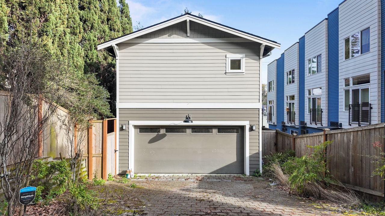 Garage at 4233 S Lucile Street Seattle, WA 98118