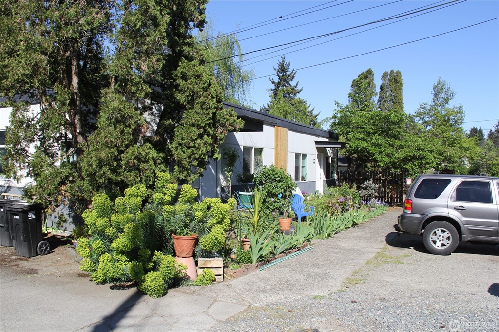 2110 - 2116 NE 85th Street Seattle, WA 98115